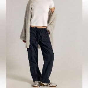 Free People - Sz L - EUC Tahiti Cargo pants in black